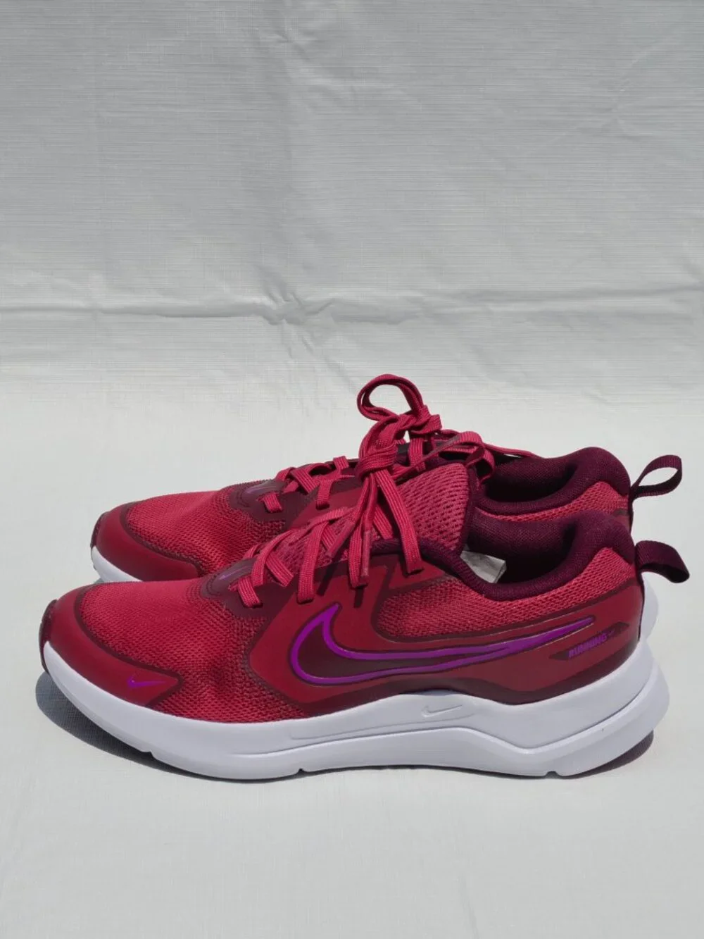 Nike Cosmic Runner (GS) Size 5Y (New)